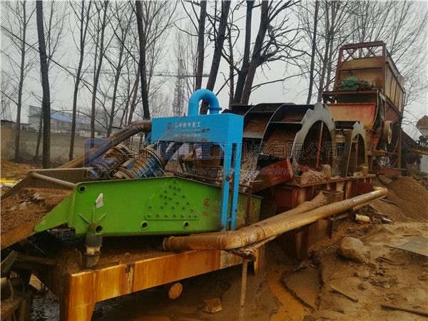 山東棗莊-<a href=http://www.dianpos.com.cn/tags/xishahuishouji target=_blank class=infotextkey><a href=//tags/xishahuishouji target=_blank class=infotextkey>細(xì)沙回收機(jī)</a></a>現(xiàn)場(chǎng)54.jpg